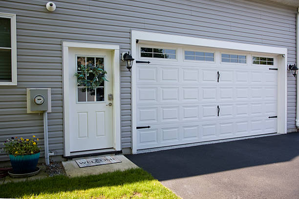 24/7 Emergency Garage Door Panel Replacement experts in Mankato, MN